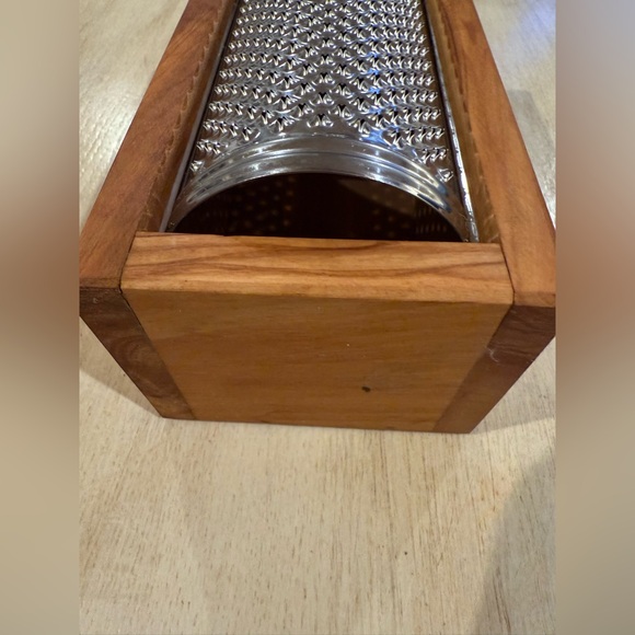 From Italy Inix Olivewood Cheese Grater/Shredder NWOT - Picture 2 of 3